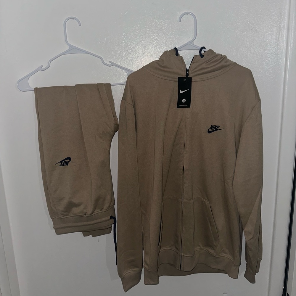 Nike Tech Set